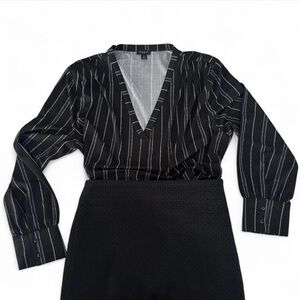🆕 NWOT!! Ann Taylor black pinstriped blouse